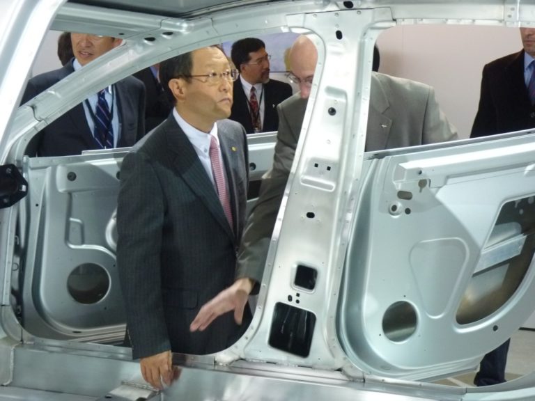 Akio Toyoda, la difficile transizione di Toyota verso le auto elettriche